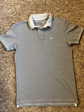 American Eagle Outfitters Men's Micro-Striped Polo in Blue and White